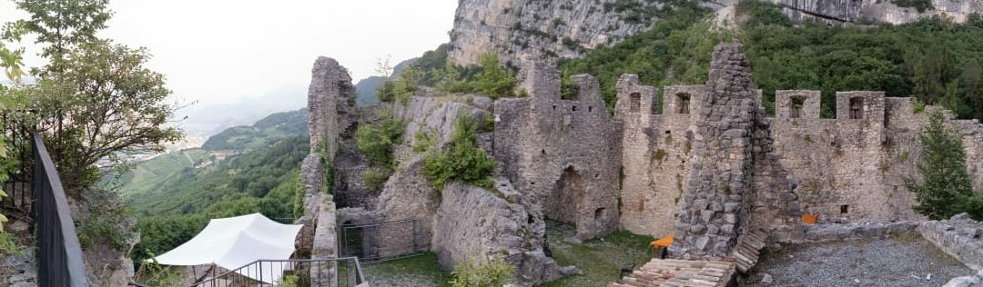 I preparativi a Castel Corno